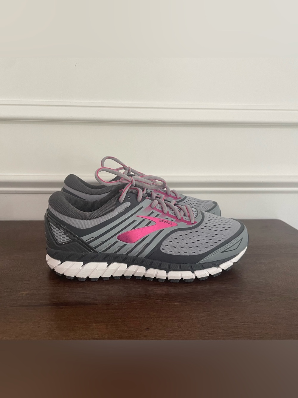 Brooks Women’s Ariel 18 Running Shoes
